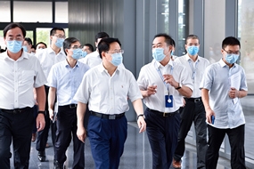 浙江省省長(zhǎng)鄭柵潔一行到浙江醫(yī)藥調(diào)研