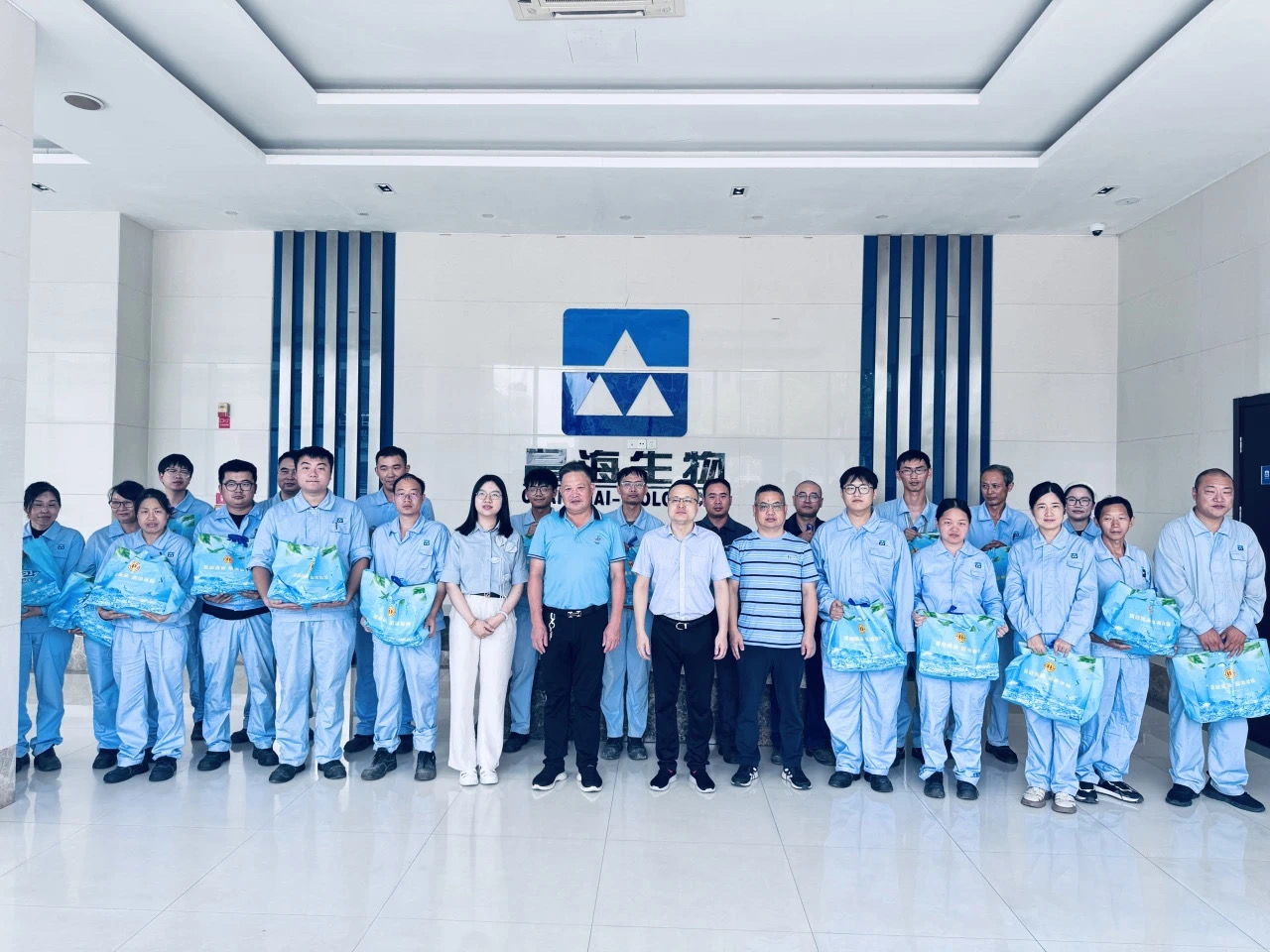 清涼一夏！新區(qū)開展高溫慰問暨“小候鳥”關(guān)愛行動